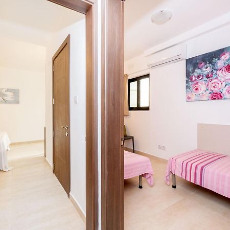 Islet Promenade Seafront Family Apartment With 2 Balconies By Getawaysmalta San Pawl il-Baħar Kültér fotó