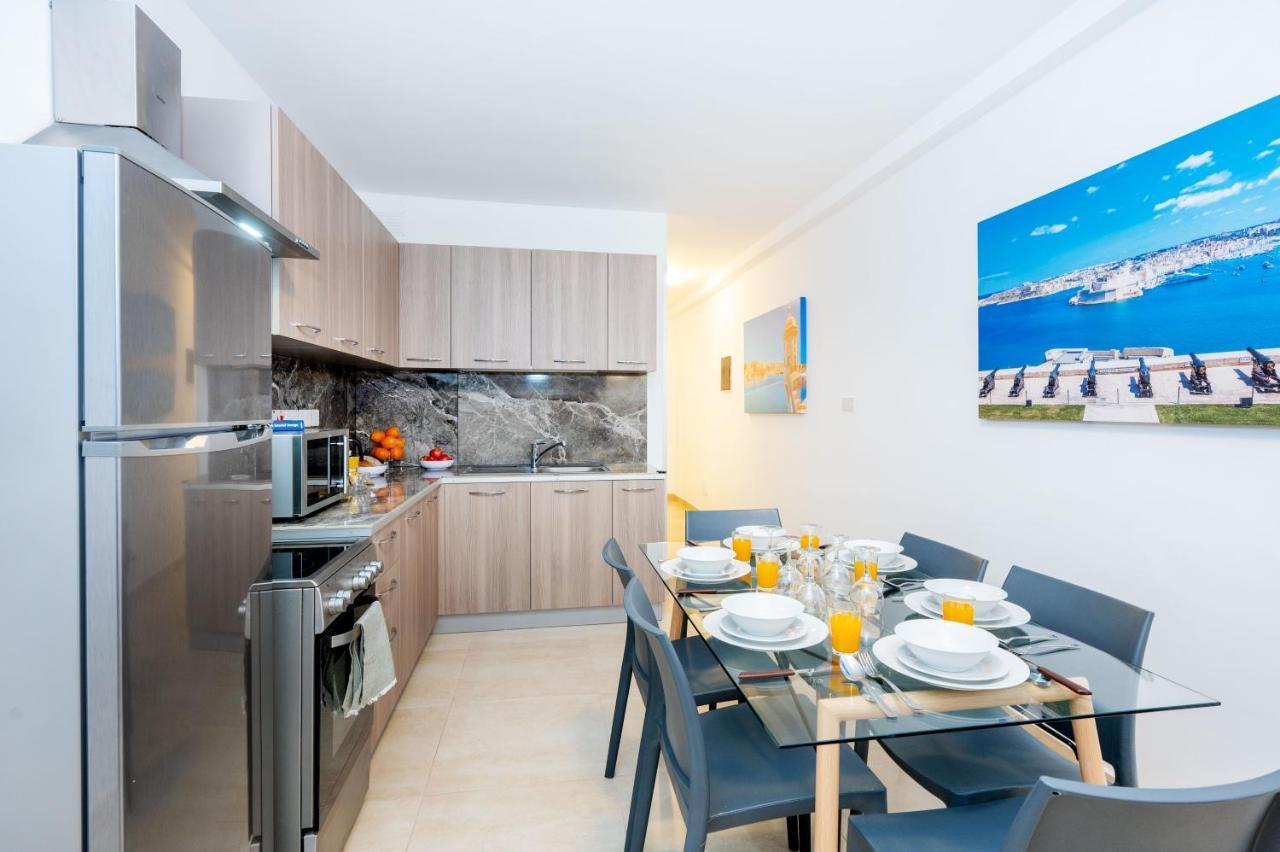 Islet Promenade Seafront Family Apartment With 2 Balconies By Getawaysmalta San Pawl il-Baħar Kültér fotó