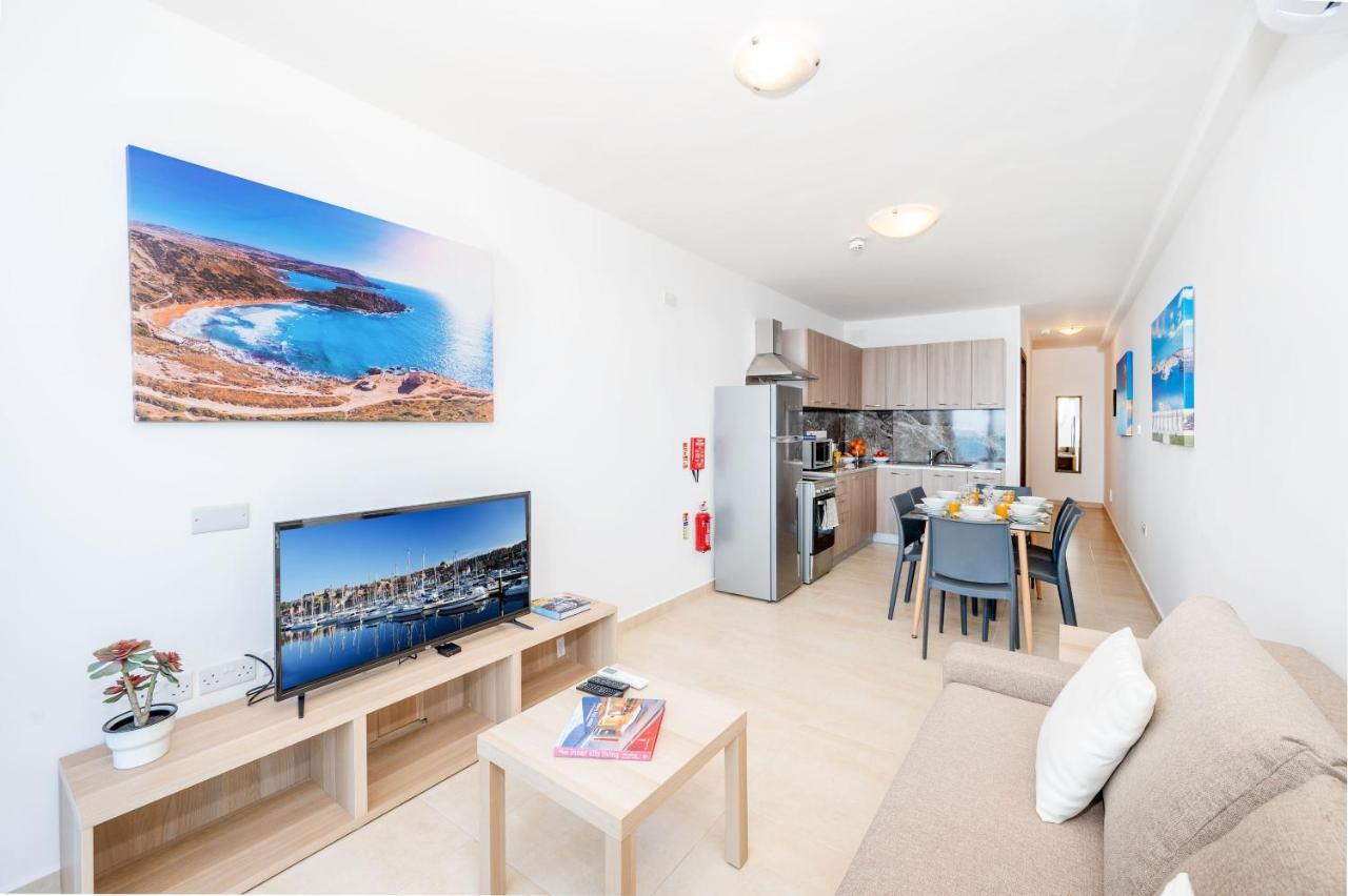 Islet Promenade Seafront Family Apartment With 2 Balconies By Getawaysmalta San Pawl il-Baħar Kültér fotó