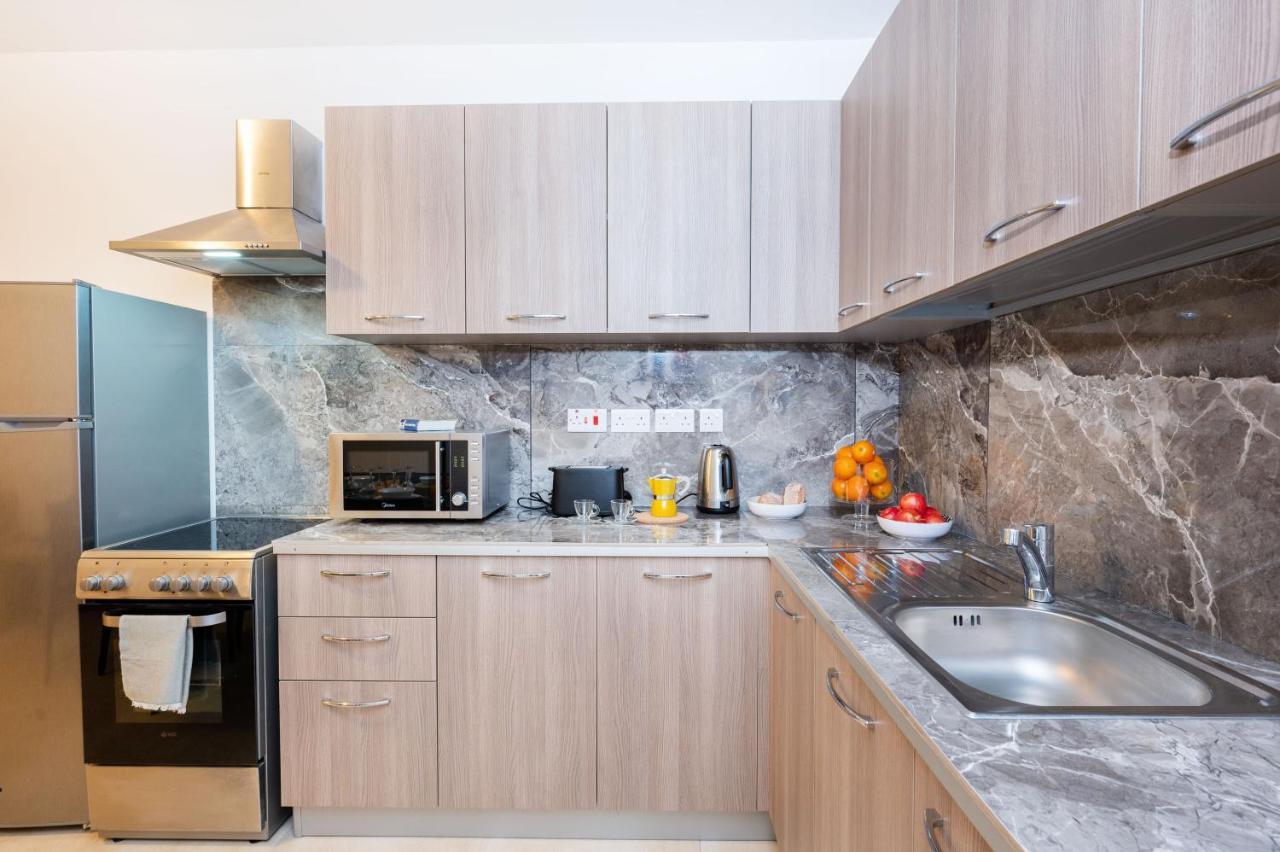 Islet Promenade Seafront Family Apartment With 2 Balconies By Getawaysmalta San Pawl il-Baħar Kültér fotó