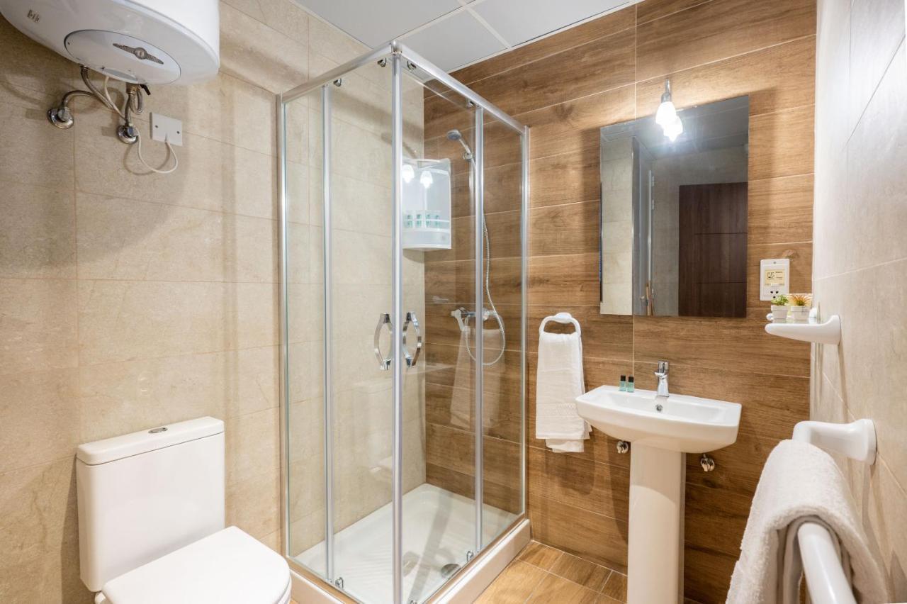 Islet Promenade Seafront Family Apartment With 2 Balconies By Getawaysmalta San Pawl il-Baħar Kültér fotó