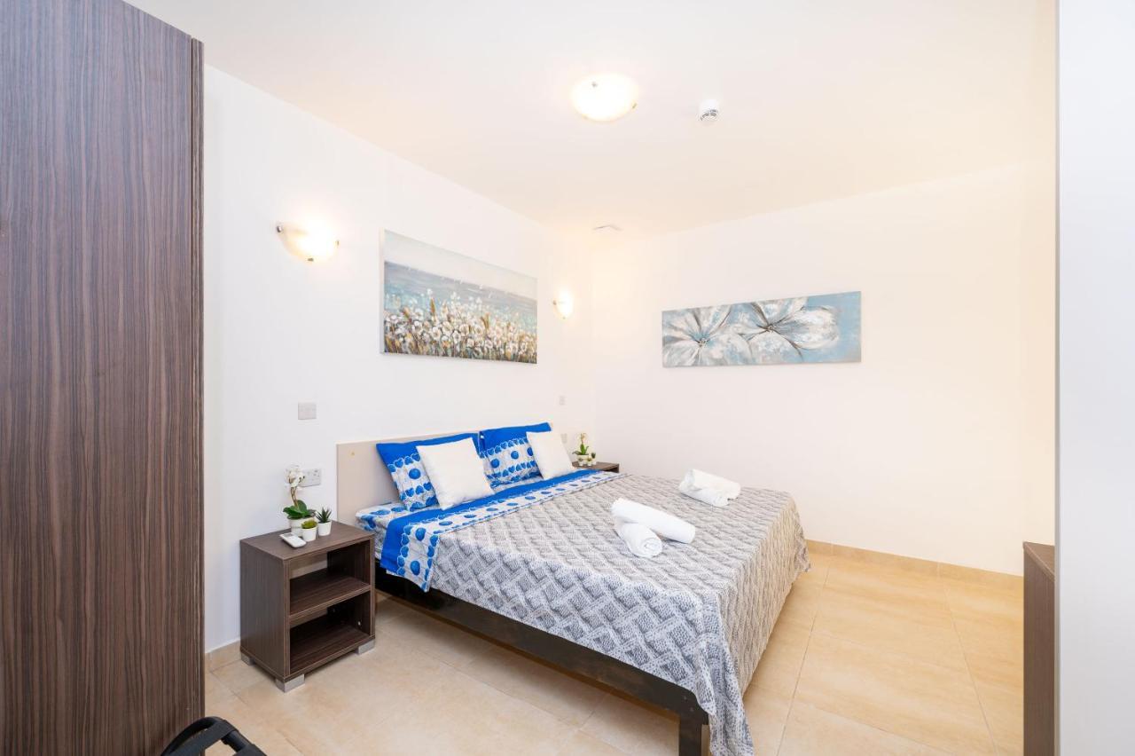 Islet Promenade Seafront Family Apartment With 2 Balconies By Getawaysmalta San Pawl il-Baħar Kültér fotó