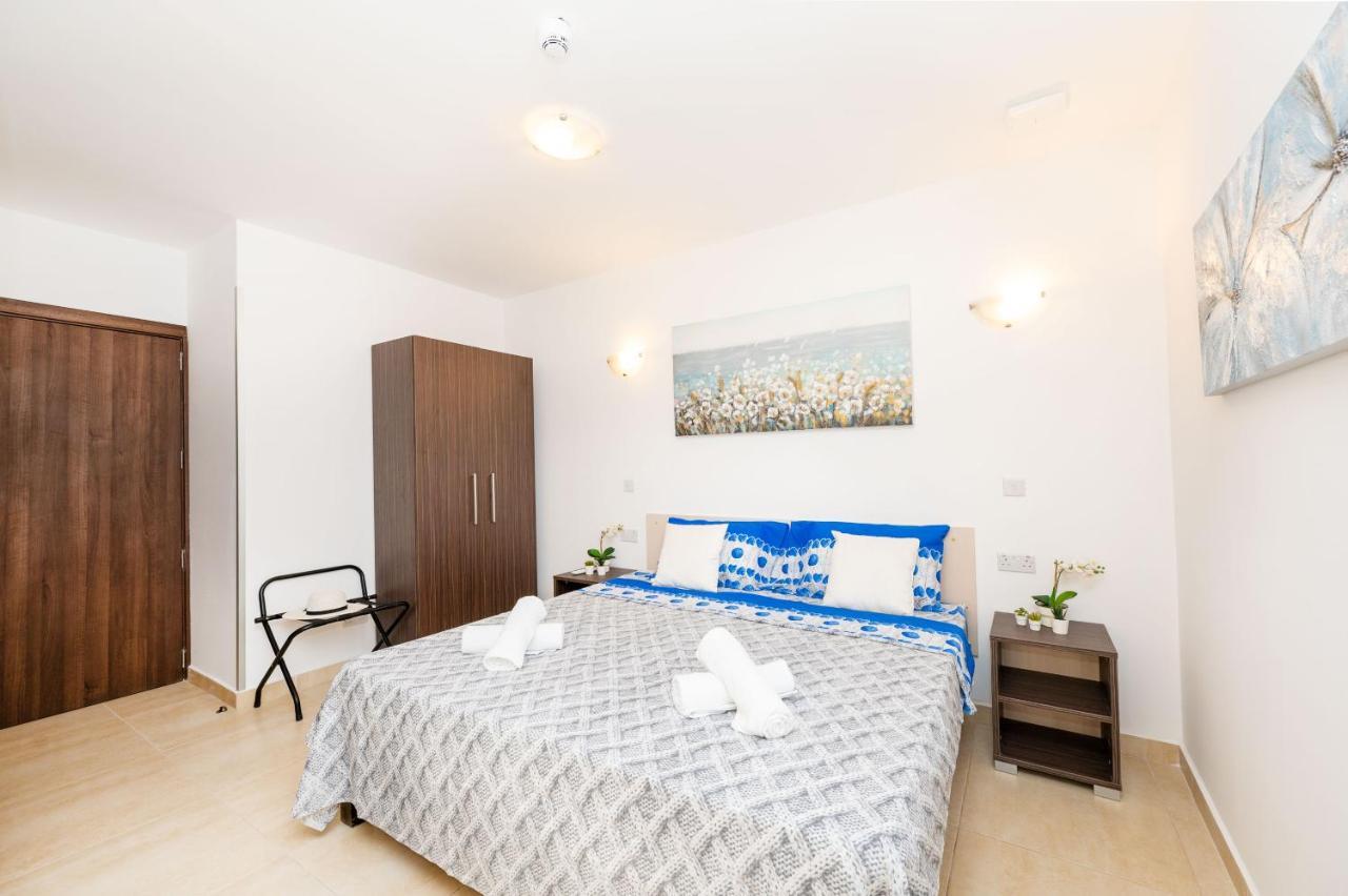 Islet Promenade Seafront Family Apartment With 2 Balconies By Getawaysmalta San Pawl il-Baħar Kültér fotó