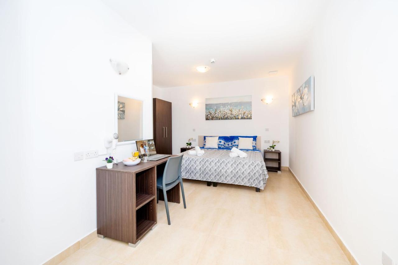 Islet Promenade Seafront Family Apartment With 2 Balconies By Getawaysmalta San Pawl il-Baħar Kültér fotó