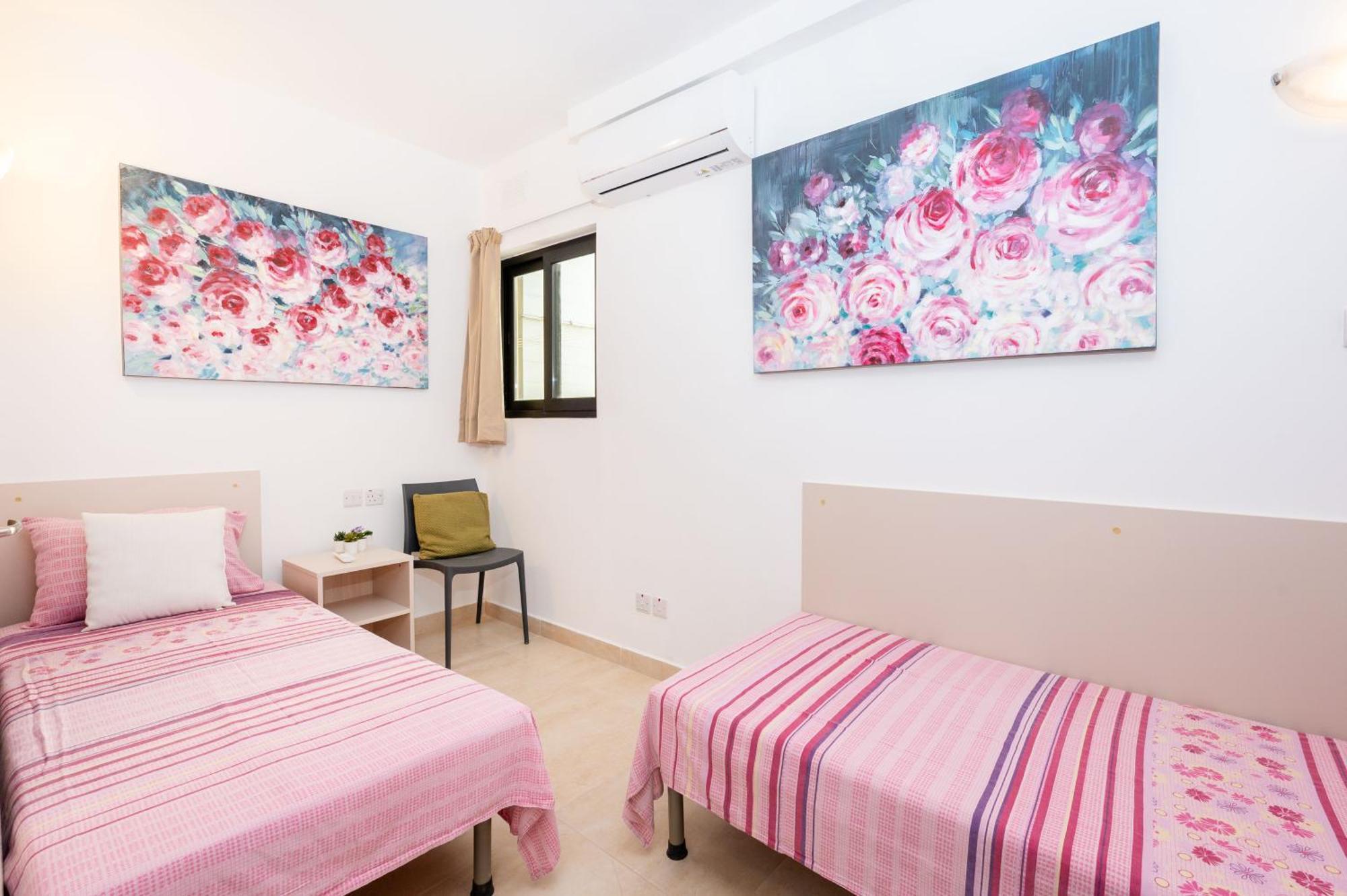 Islet Promenade Seafront Family Apartment With 2 Balconies By Getawaysmalta San Pawl il-Baħar Kültér fotó