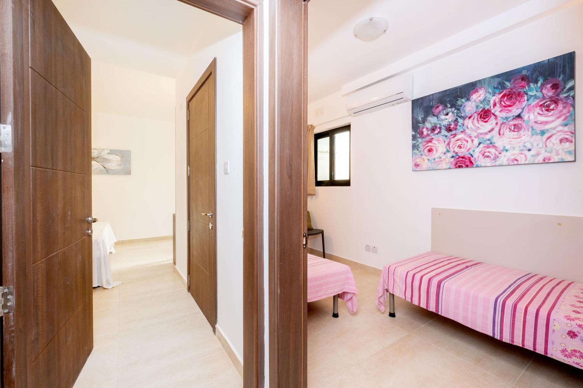 Islet Promenade Seafront Family Apartment With 2 Balconies By Getawaysmalta San Pawl il-Baħar Kültér fotó
